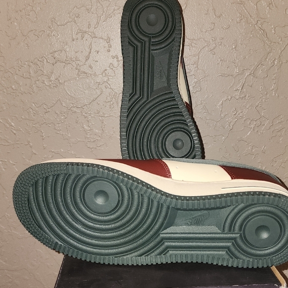 Nike Air Force 1 ‘07 LV8 - Picture 3 of 6